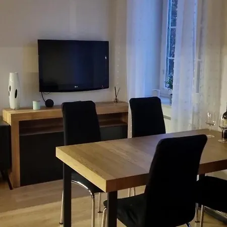 Pod Zurawiem Apartment *